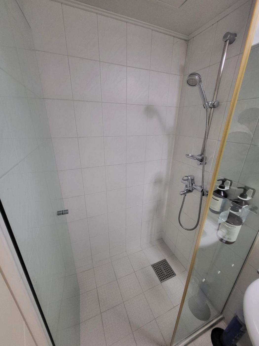 Apartment 2-2401 #gangnam Stn, 5-min #yeoksam Stn, 3-min #ott #concierge Gangnam Managed *